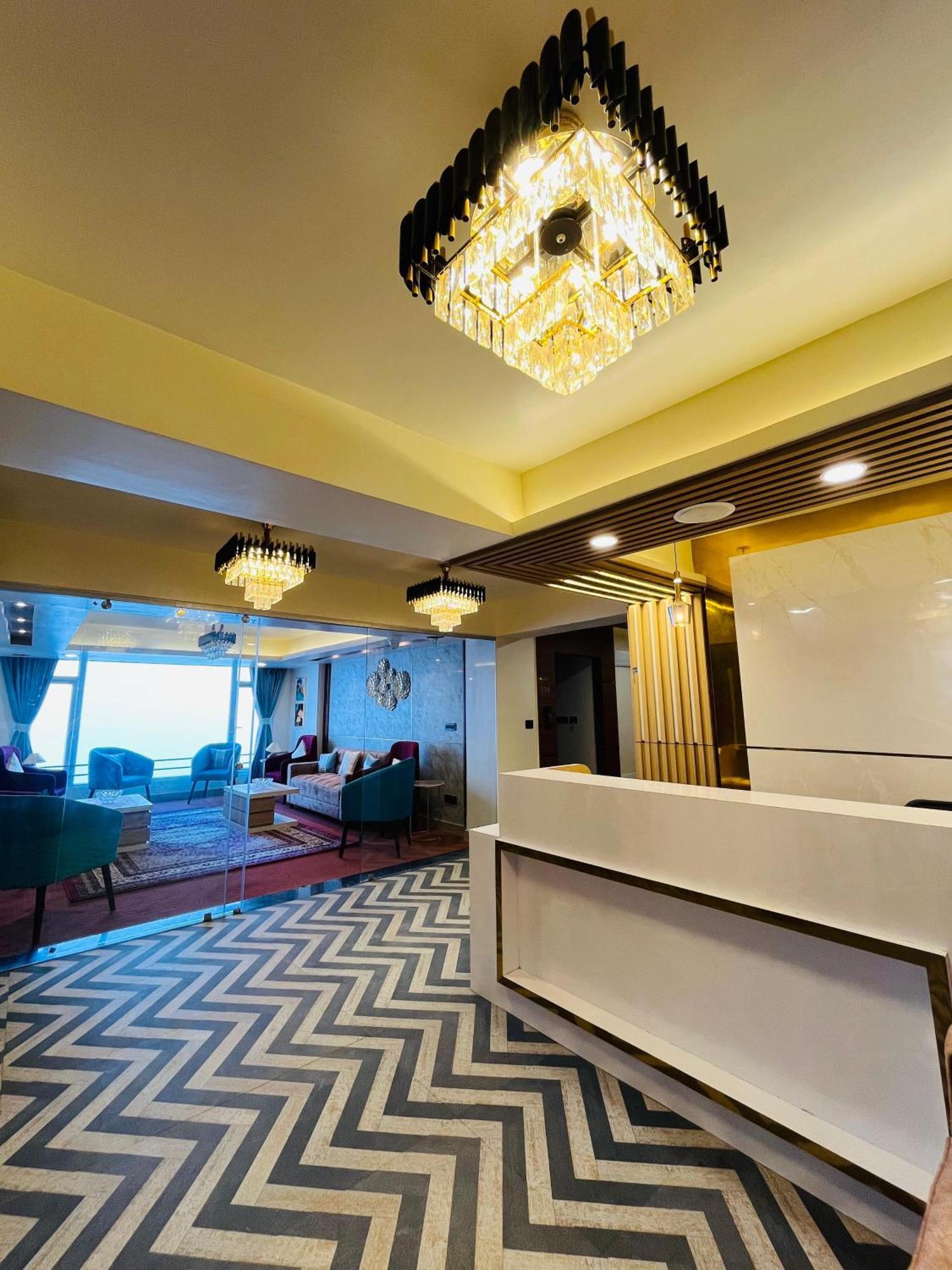 Luxury Stay At Hotel Broadway Boutique Mall Road Chowrasta Near Mahakal Temple Darjeeling  Exterior foto