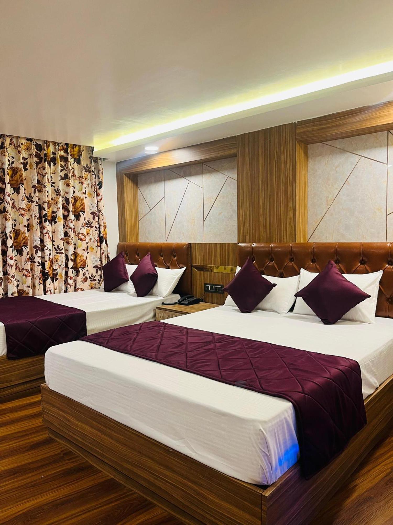 Luxury Stay At Hotel Broadway Boutique Mall Road Chowrasta Near Mahakal Temple Darjeeling  Exterior foto