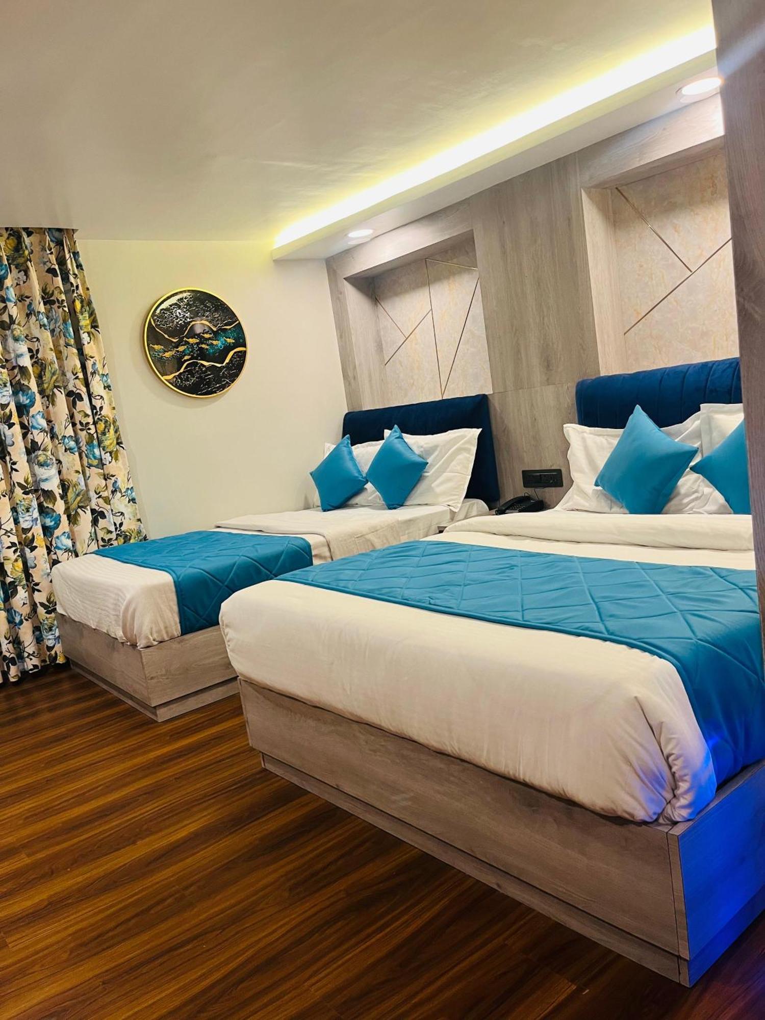 Luxury Stay At Hotel Broadway Boutique Mall Road Chowrasta Near Mahakal Temple Darjeeling  Exterior foto