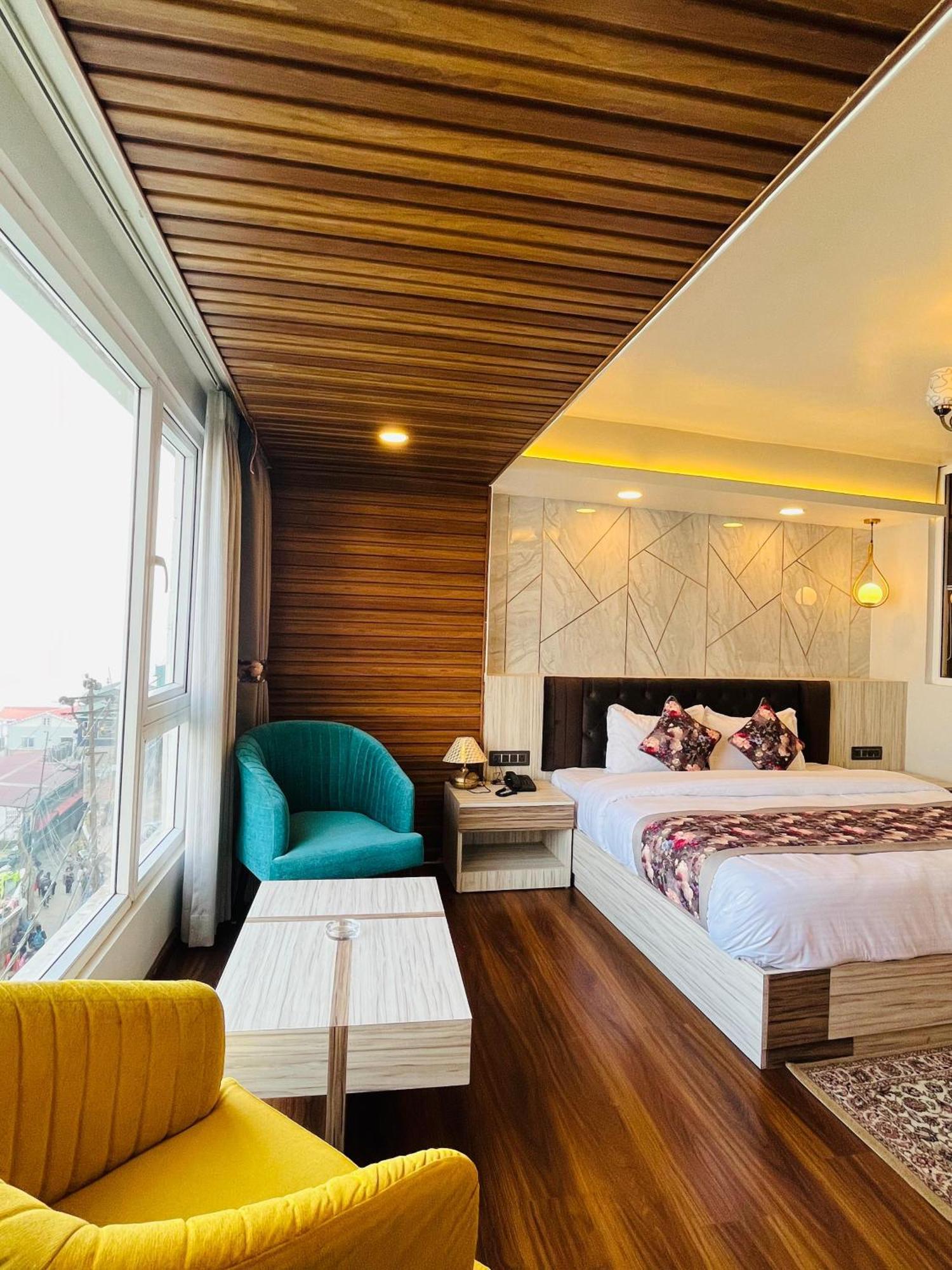 Luxury Stay At Hotel Broadway Boutique Mall Road Chowrasta Near Mahakal Temple Darjeeling  Exterior foto