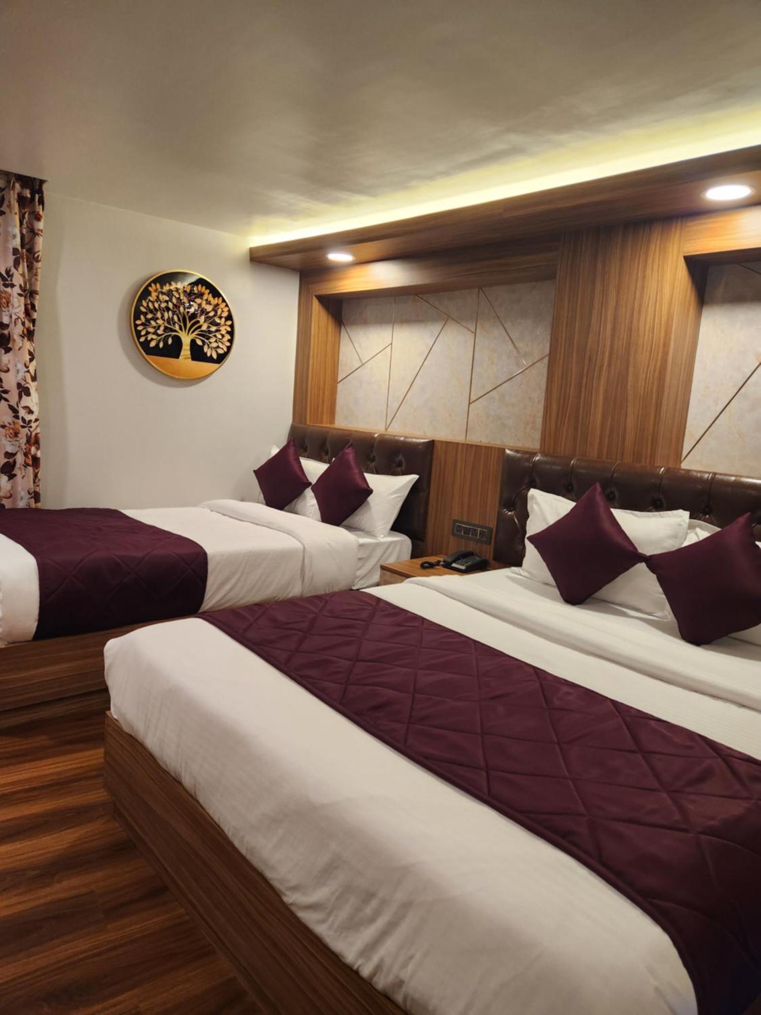 Luxury Stay At Hotel Broadway Boutique Mall Road Chowrasta Near Mahakal Temple Darjeeling  Exterior foto