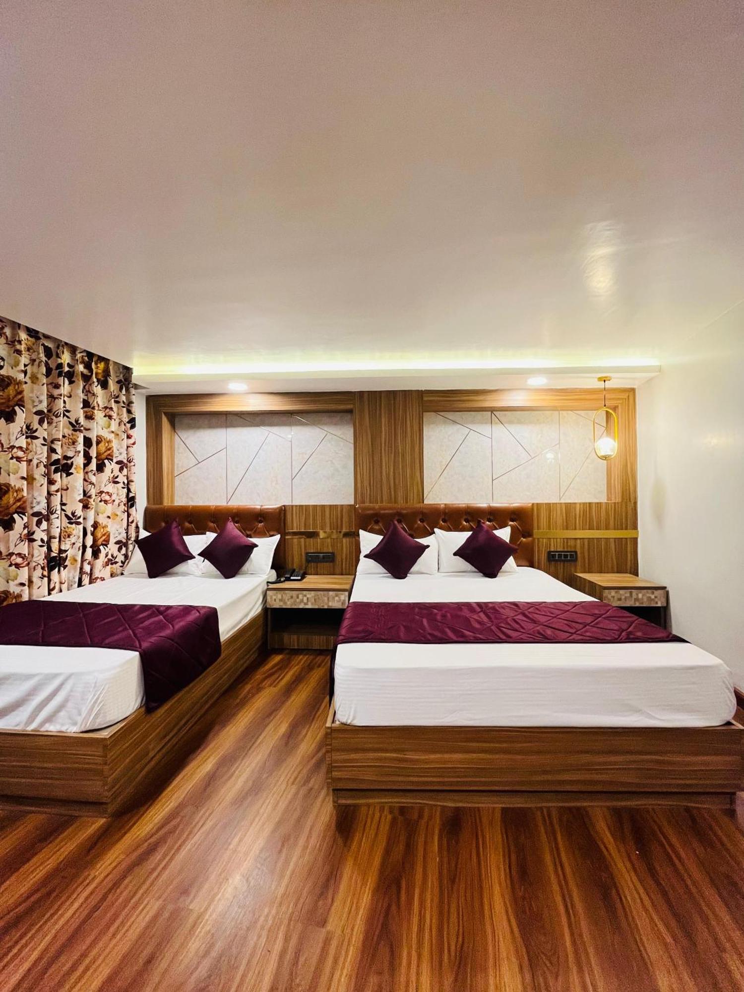 Luxury Stay At Hotel Broadway Boutique Mall Road Chowrasta Near Mahakal Temple Darjeeling  Exterior foto