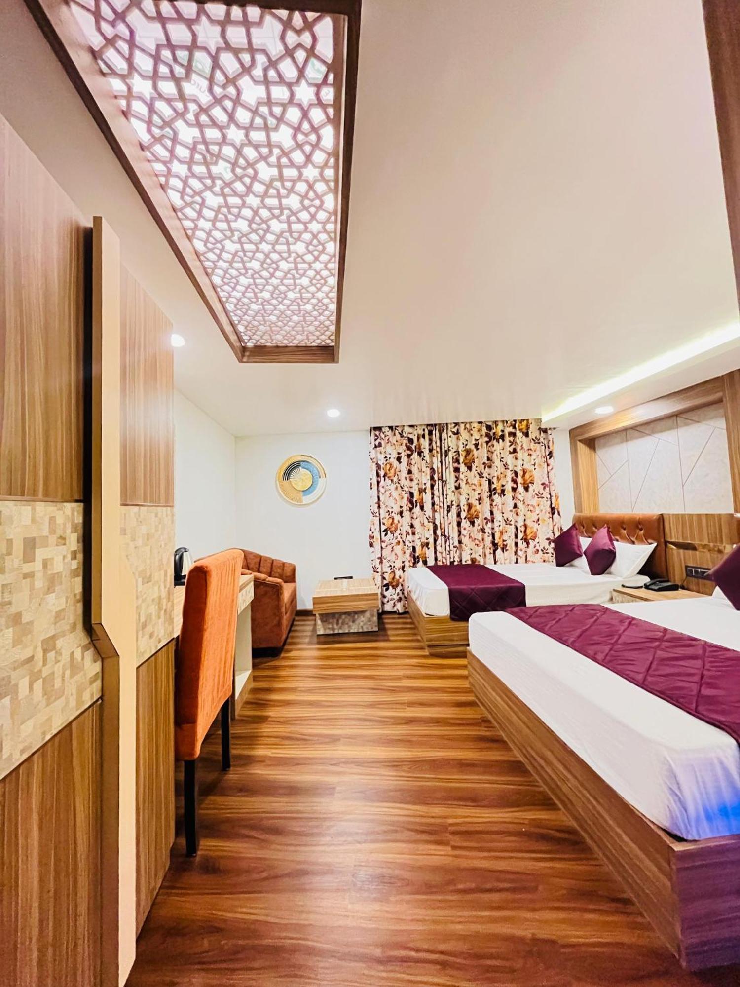 Luxury Stay At Hotel Broadway Boutique Mall Road Chowrasta Near Mahakal Temple Darjeeling  Exterior foto