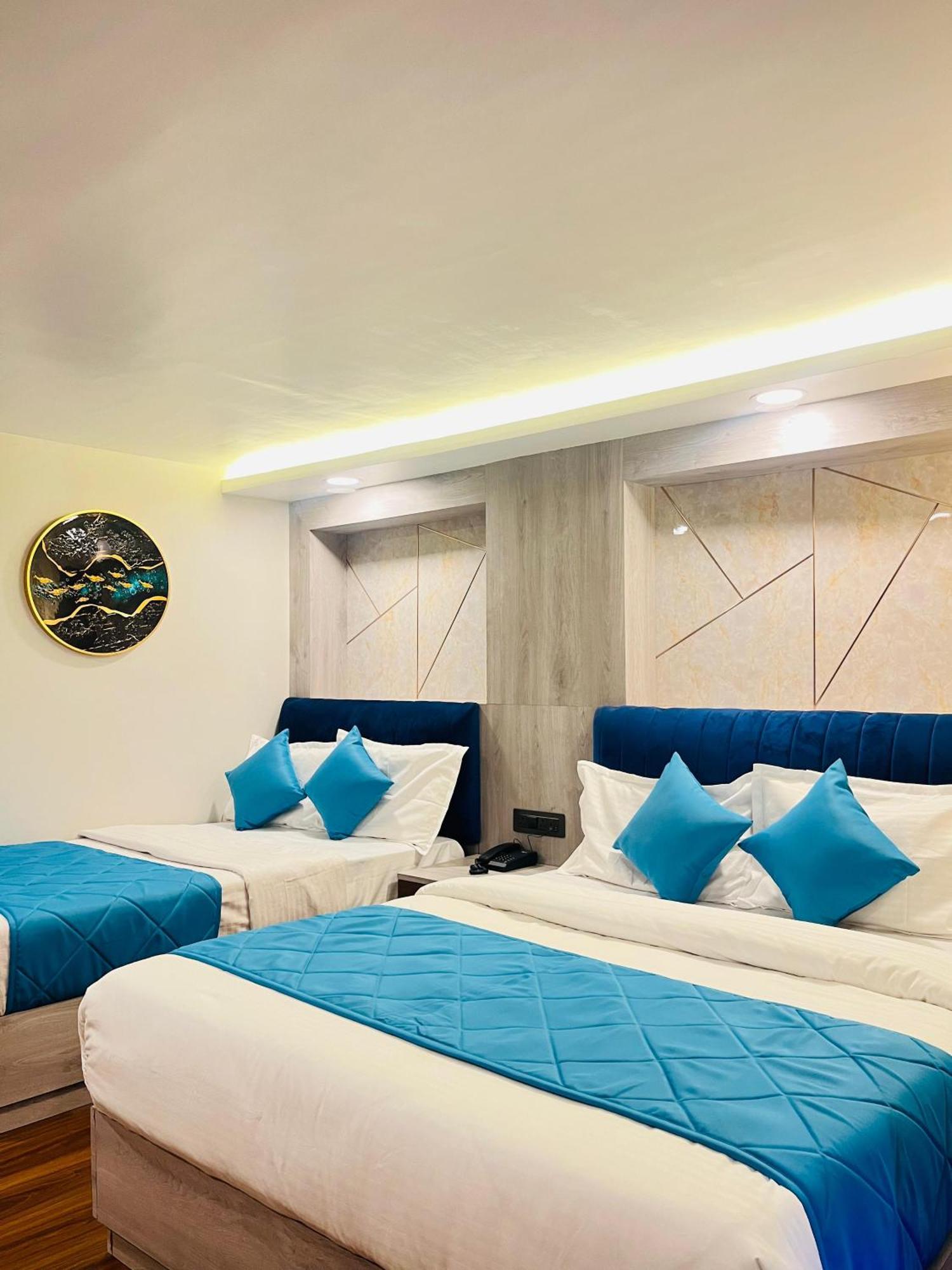 Luxury Stay At Hotel Broadway Boutique Mall Road Chowrasta Near Mahakal Temple Darjeeling  Exterior foto