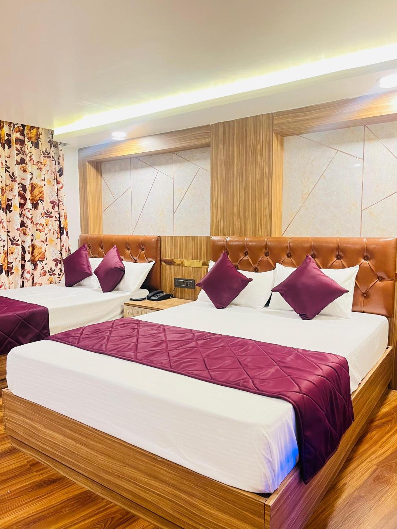 Luxury Stay At Hotel Broadway Boutique Mall Road Chowrasta Near Mahakal Temple Darjeeling  Exterior foto