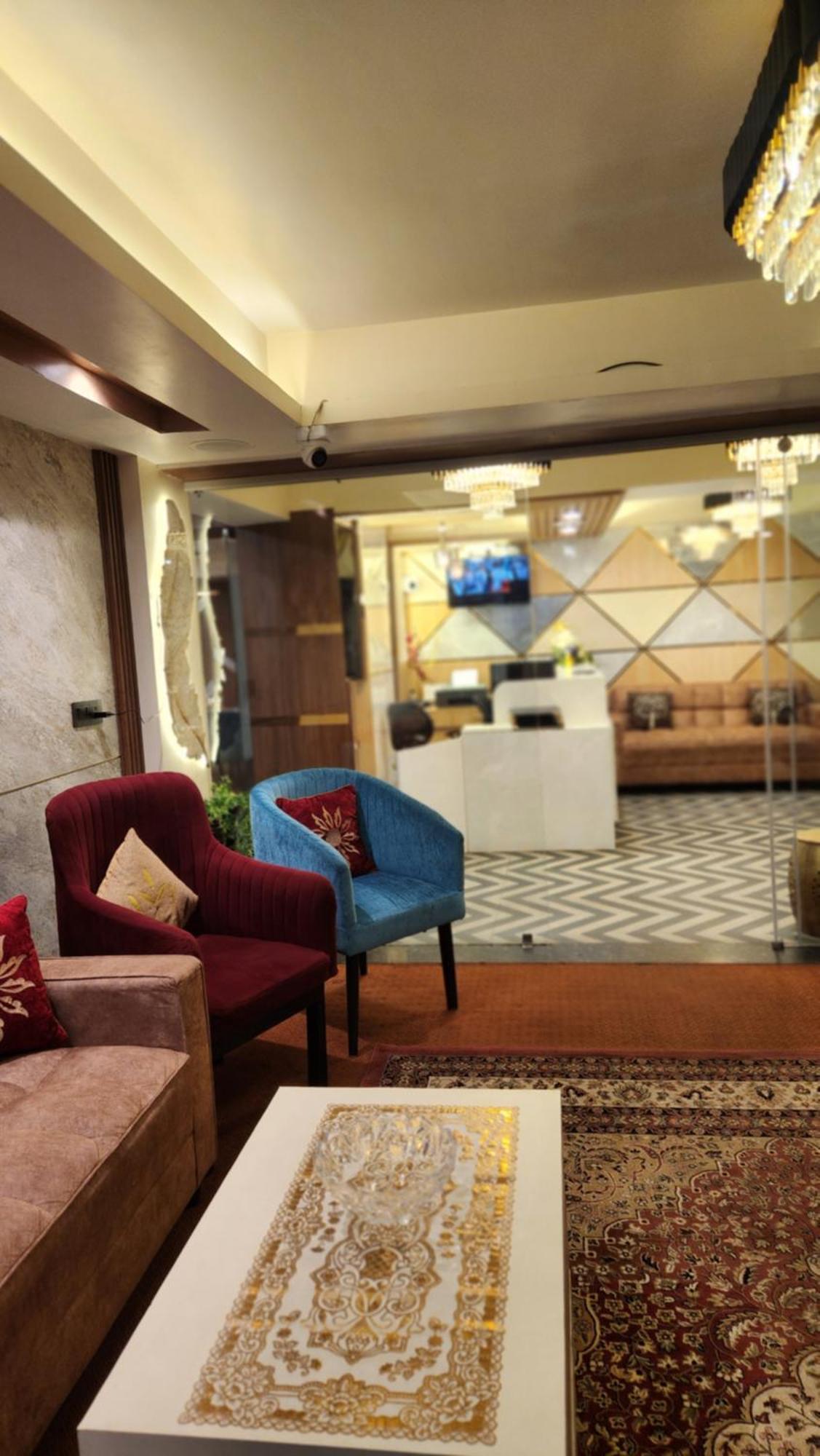 Luxury Stay At Hotel Broadway Boutique Mall Road Chowrasta Near Mahakal Temple Darjeeling  Exterior foto